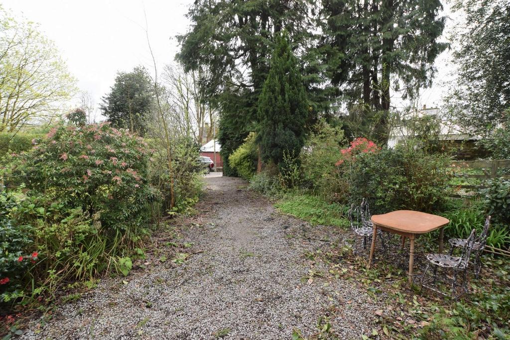 Finch Hollow, 3 Loreburn Park, Lovers Walk, Dumfri