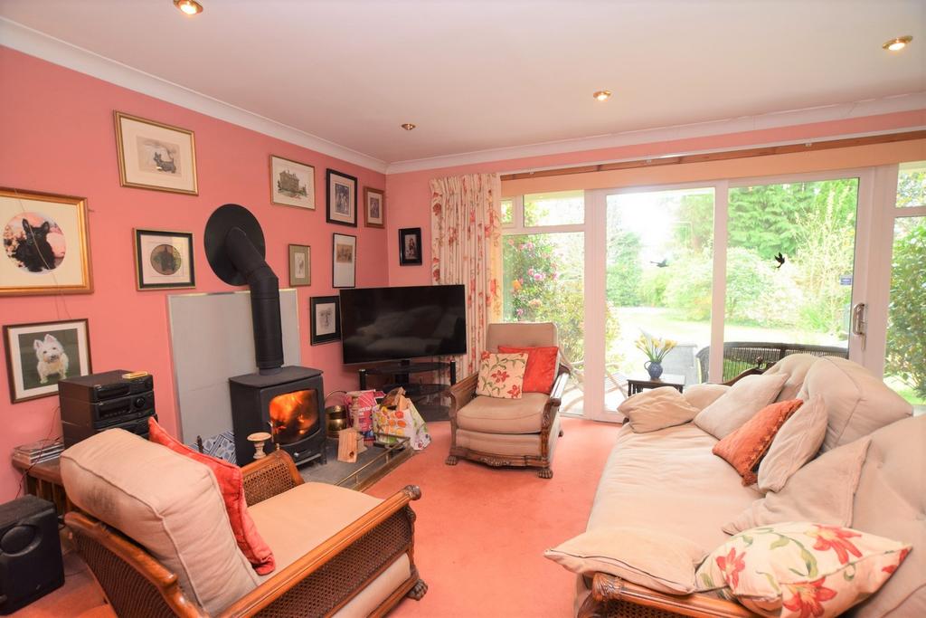Finch Hollow, 3 Loreburn Park, Lovers Walk, Dumfri