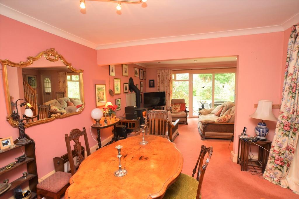 Finch Hollow, 3 Loreburn Park, Lovers Walk, Dumfri
