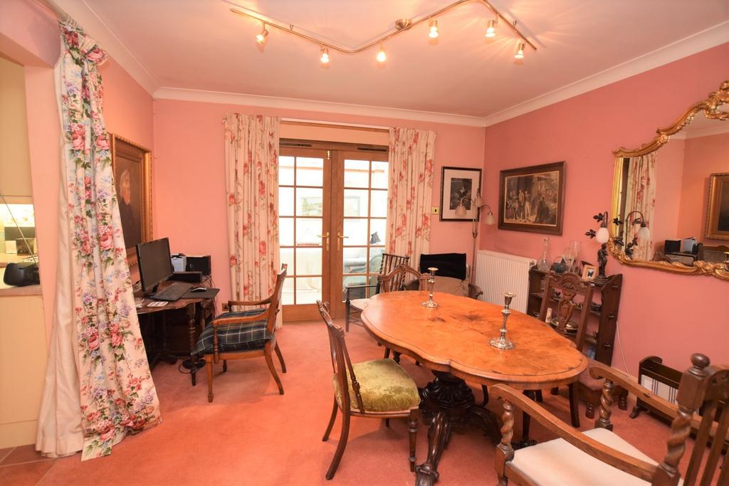 Finch Hollow, 3 Loreburn Park, Lovers Walk, Dumfri