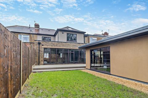 12 Bell Close, Pinner, HA5 2AQ