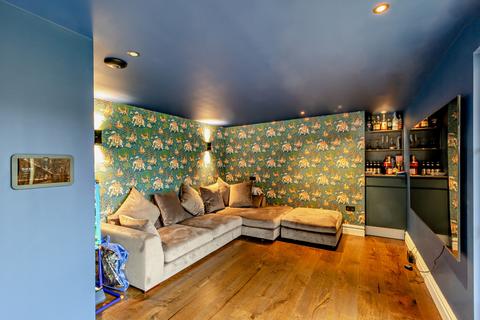 12 Bell Close, Pinner, HA5 2AQ