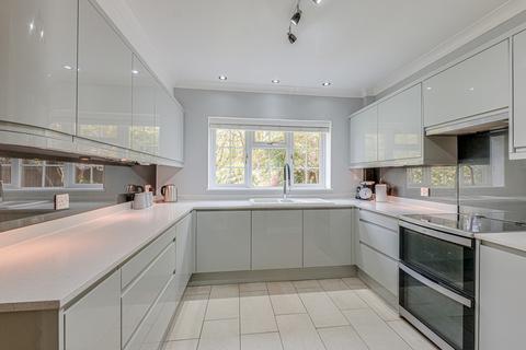 4 bedroom link detached house for sale, Kent Way, Rayleigh, SS6