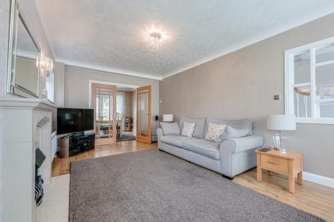 4 bedroom link detached house for sale, Kent Way, Rayleigh, SS6