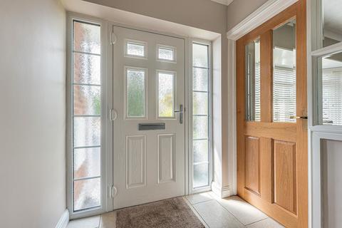 4 bedroom link detached house for sale, Kent Way, Rayleigh, SS6