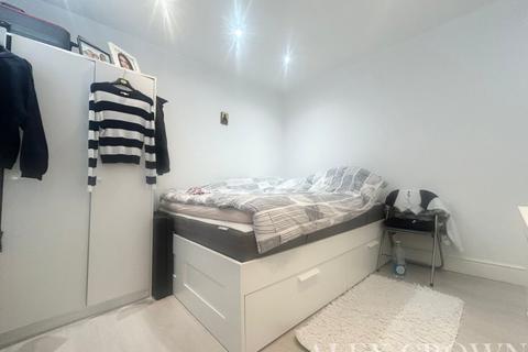 1 bedroom flat to rent, Huntsman Road, Hainault