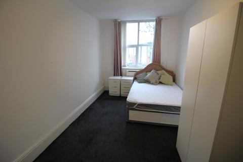 1 bedroom in a house share to rent, Vulcan Street, Oldham, OL1