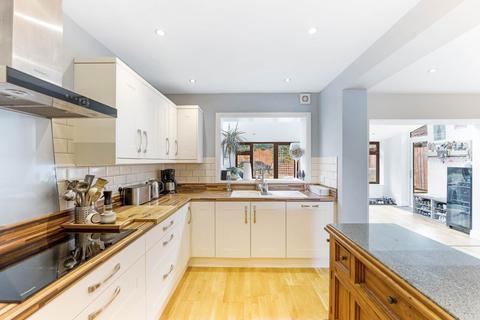 Applewood Cottage Cheddar Road, Axbridge, BS26 2DL