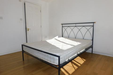 3 bedroom flat to rent, 5, Dryden Gait, Edinburgh, EH7 4QR