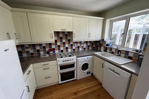3 bedroom house to rent, Morden Close, Forest Park,