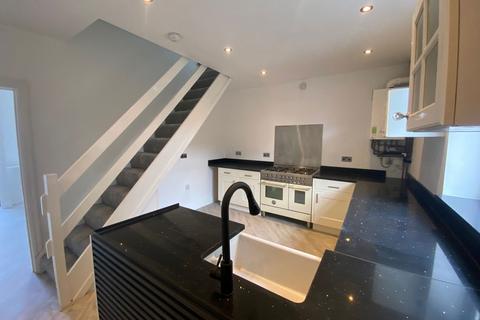 550 Oldham Road, Ashton-under-lyne, OL7 9PQ
