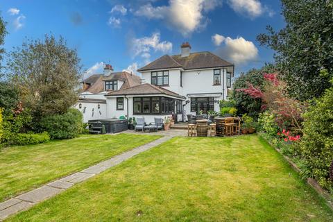 4 bedroom detached house for sale, Parkanaur Aveue, Thorpe Bay, SS1 3JD