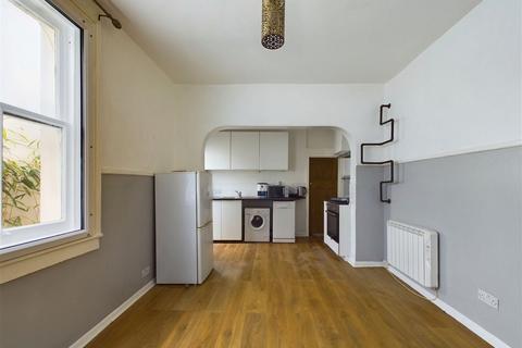 1 bedroom ground floor flat to rent, Western Place, Worthing, BN11 3LU