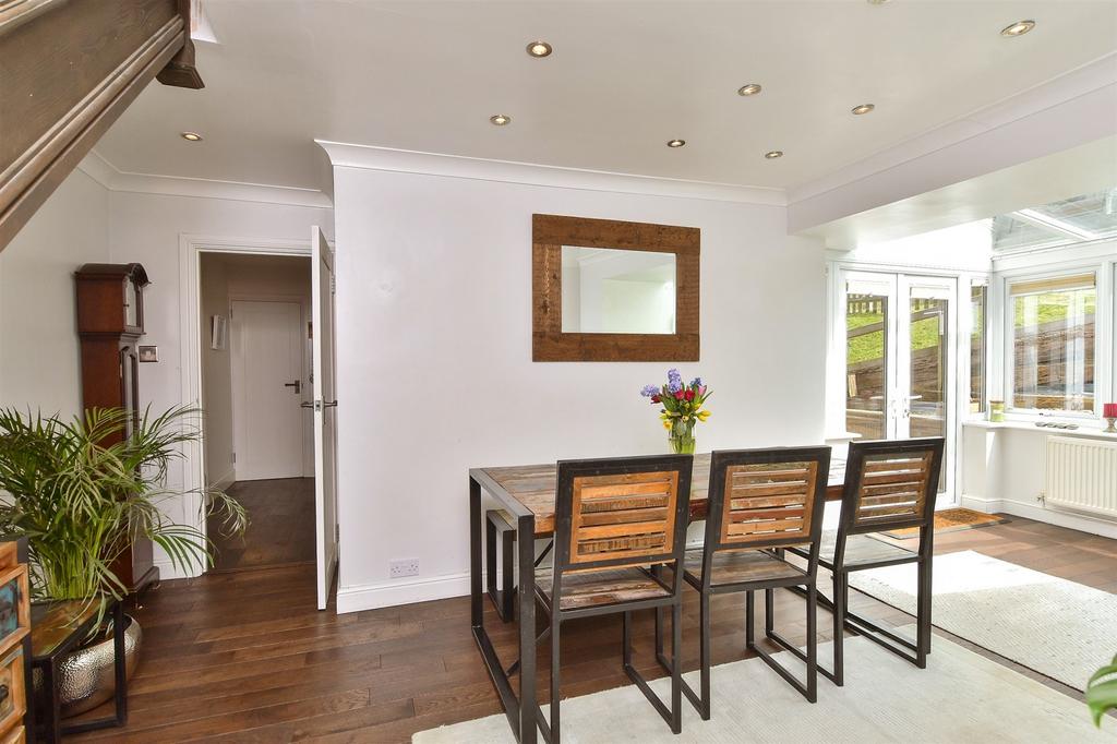 Lounge/ Sun Room