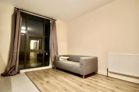 1 bedroom flat to rent, Caxton Road, SW19