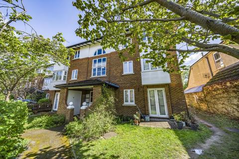 1 bedroom flat for sale, Kingsworthy Close, Kingston Upon Thames