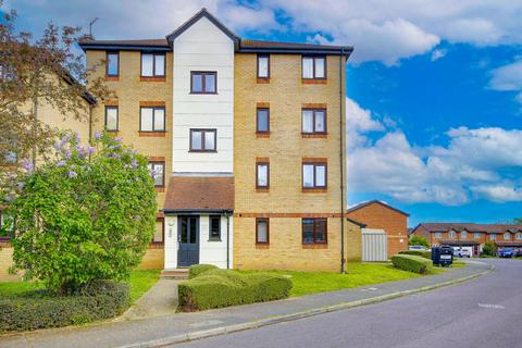 2 bedroom flat for sale - Magpie Close, Enfield
