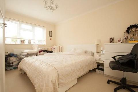 2 bedroom apartment to rent, High Road,  London,  N20