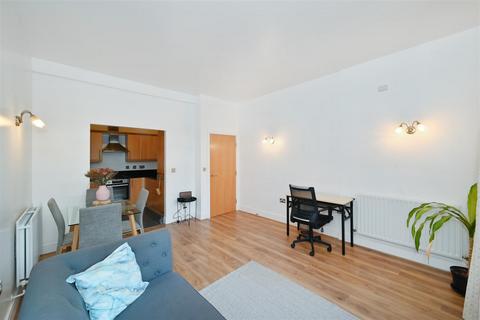 2 bedroom flat to rent, Cassilis Road, London, E14