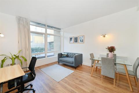2 bedroom flat to rent, Cassilis Road, London, E14