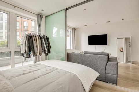 1 bedroom flat to rent, Doulton House, Park Street, London