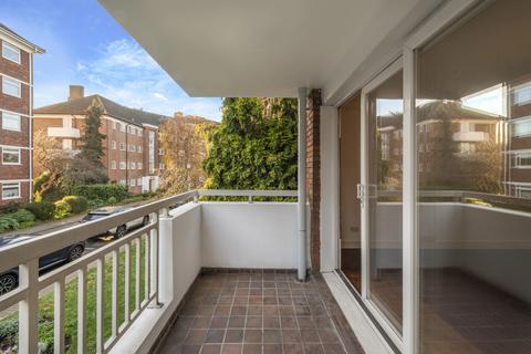 3, Sandringham House Courtlands, Richmond, TW10 5BG