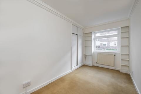 3, Sandringham House Courtlands, Richmond, TW10 5BG