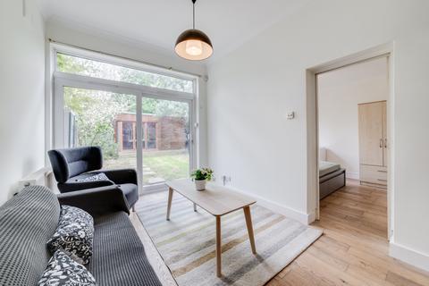 3 bedroom flat to rent, Fordwych Road, London