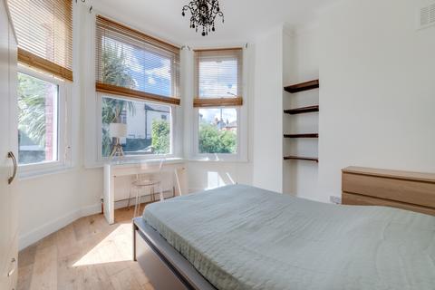 3 bedroom flat to rent, Fordwych Road, London