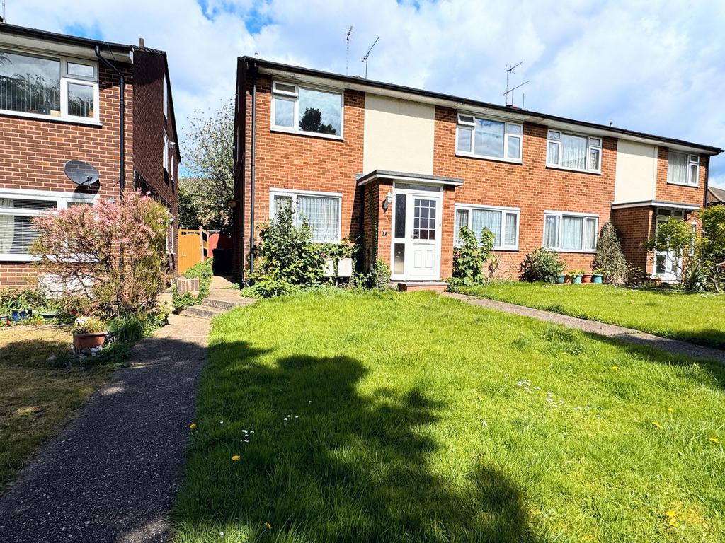 Markfield Gardens, Chingford, E4 2 bed apartment for sale £325,000