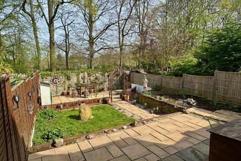 19 Bere Lane, Glastonbury, BA6 8BD