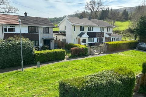 18 Cae Porth, Llangynidr, Crickhowell, NP8 1NL