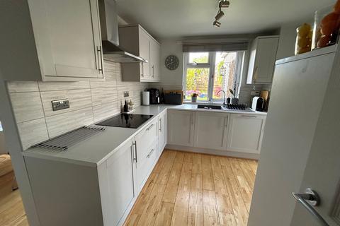 18 Cae Porth, Llangynidr, Crickhowell, NP8 1NL