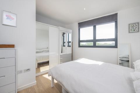 1 bedroom flat for sale, Dee Road, Richmond, Surrey