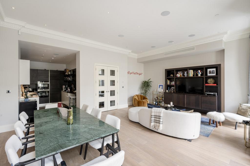Buckingham Gate, London, SW1E 2 bed apartment for sale £1,950,000