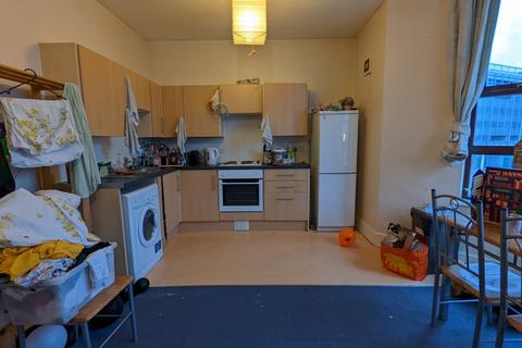 2 bedroom flat to rent, 83-85 Hathersage Road, Manchester M13