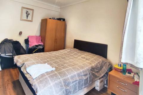 1 bedroom in a house share to rent, Ryefield Avenue, Uxbridge UB10