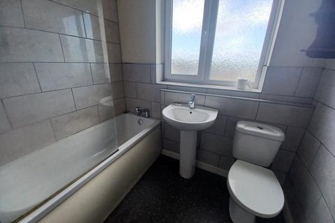 2 bedroom flat to rent, White Rose Way, Garforth, Leeds, LS25