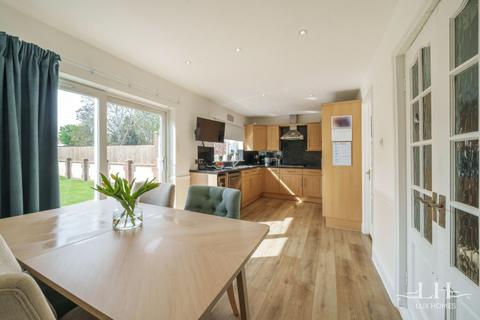 10 Rainsford Way, Hornchurch, RM12 4BJ
