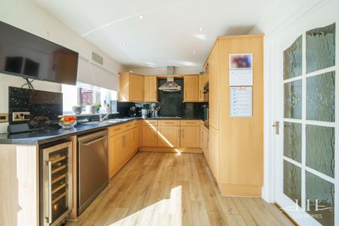 10 Rainsford Way, Hornchurch, RM12 4BJ