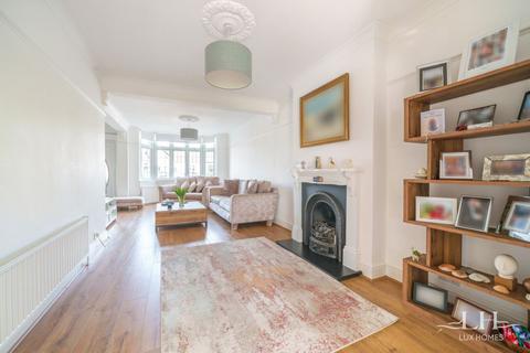 10 Rainsford Way, Hornchurch, RM12 4BJ