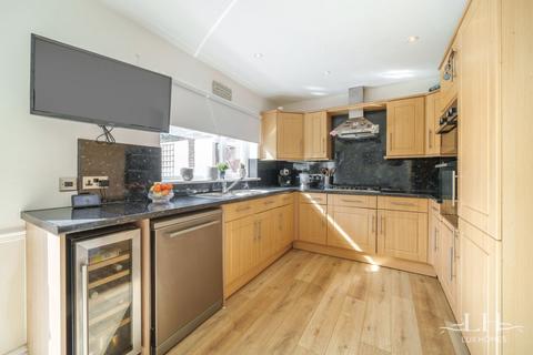10 Rainsford Way, Hornchurch, RM12 4BJ