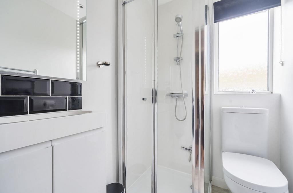 Annexe shower room