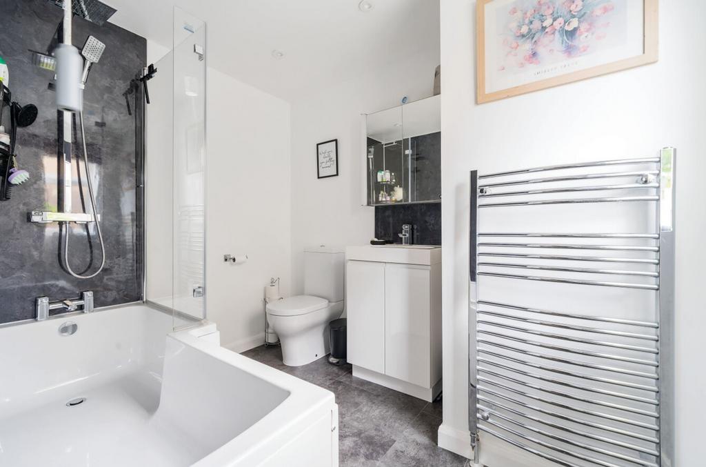 En-suite bathroom