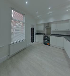 4 bedroom terraced house to rent, Karslake Road, Liverpool L18