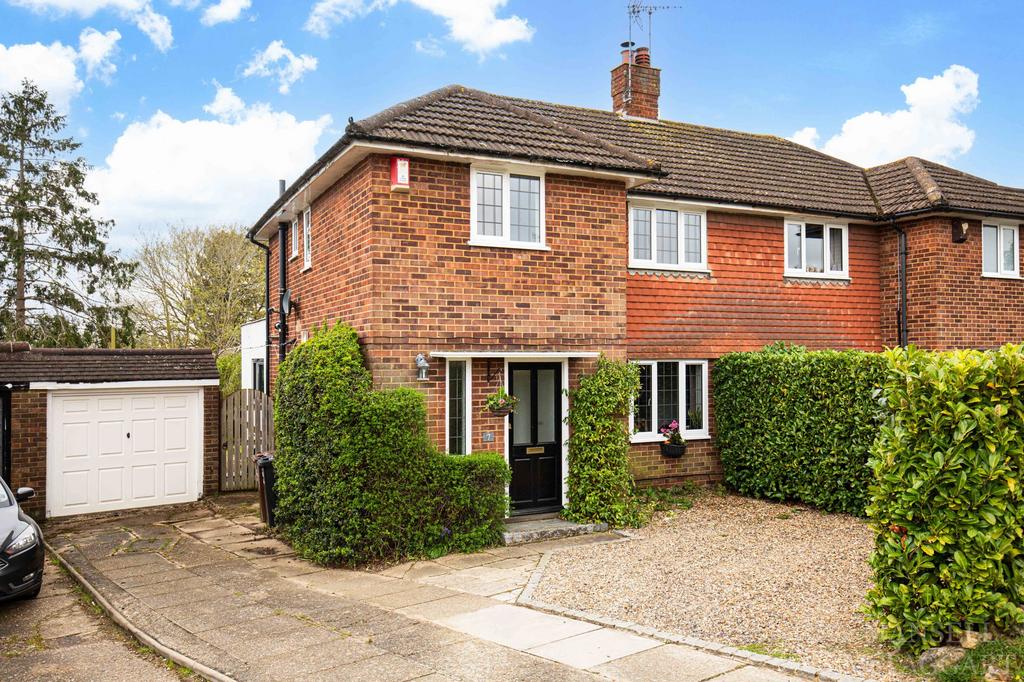 South Godstone, Godstone RH9 3 bed semidetached house for sale £525,000