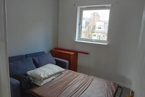 2 bedroom flat to rent, Castle Terrace, Aberdeen AB11