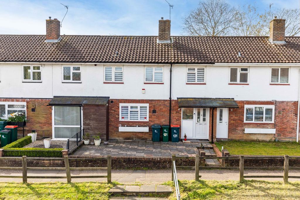 Southgate Drive, Crawley RH10 3 bed terraced house for sale £350,000