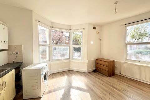 1 bedroom flat to rent, William Street, E10