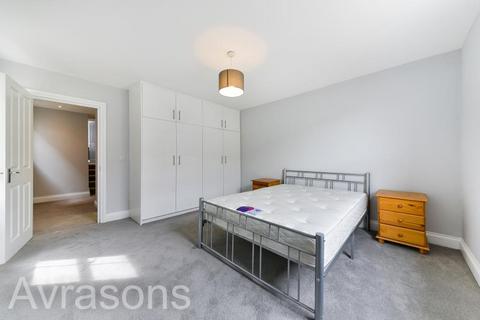 2 bedroom flat to rent, Handforth Road, Oval